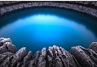 Un BUCO NERO che contiene abbastanza acqua da riempire trilioni di oceani terresti